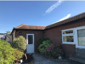 Two Bedroom Bungalow No2 - Secure Gated Parking